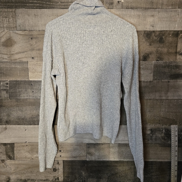 GAP Light Gray Ribbed Turtle Neck Sweater - Picture 7 of 7